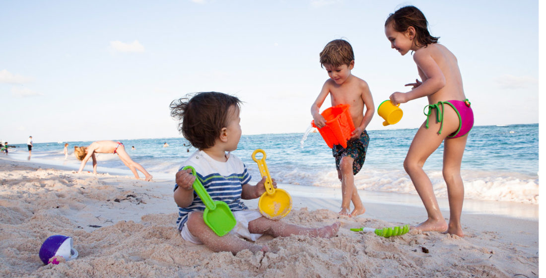 Enfants à la plage – Debauge Opticien Lyon (69)